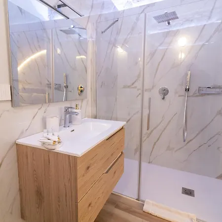 Carola Luxury Bari